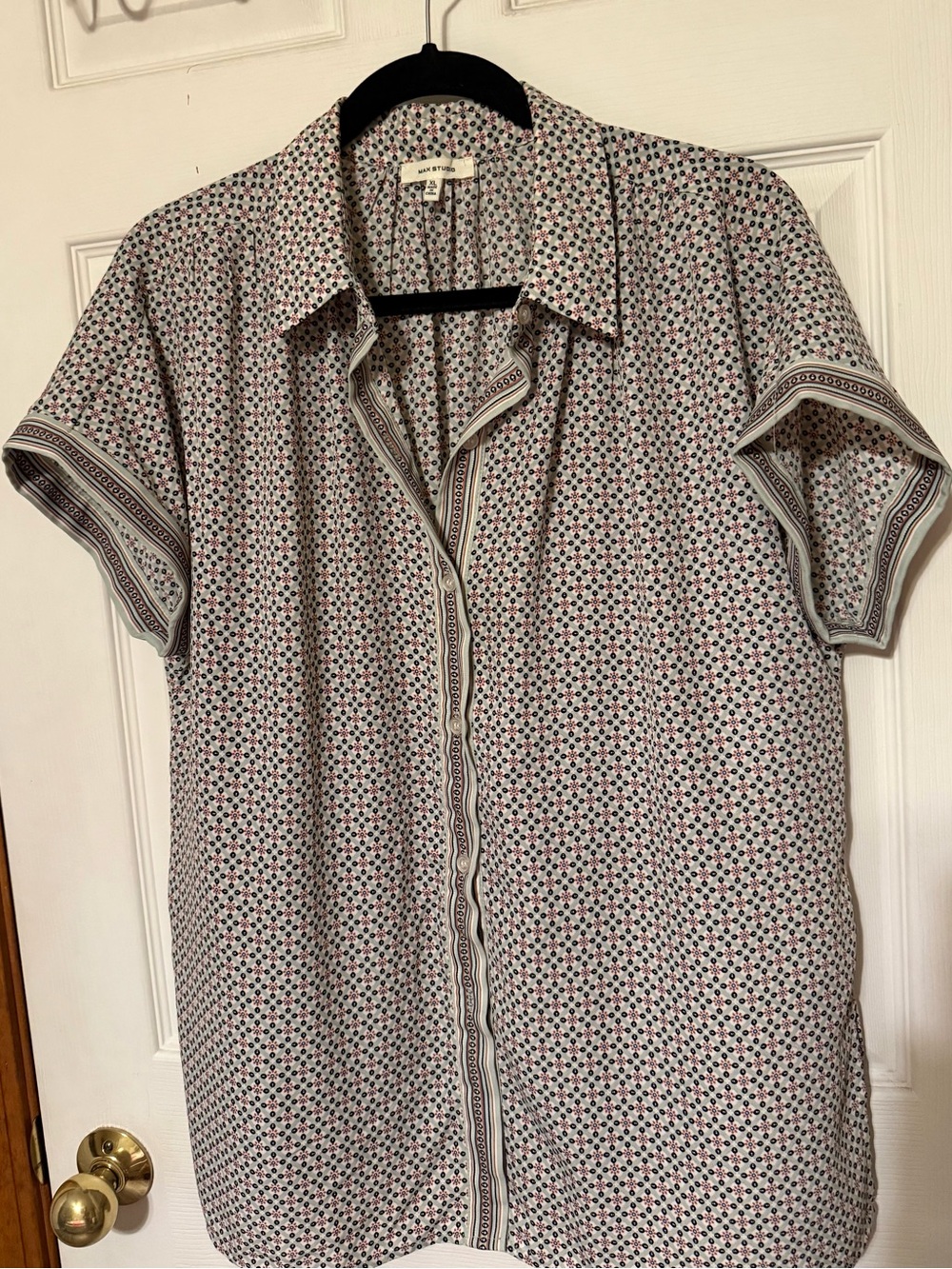 Short-Sleeve Geometric Print Shirt - White with Navy & Red